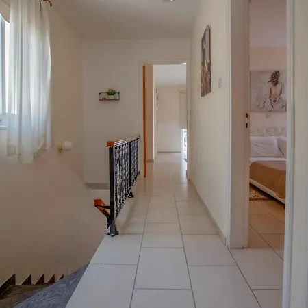 Spacious With Private Pool וילה