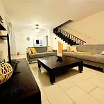 Spacious With Private Pool 빌라