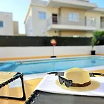 빌라 Spacious With Private Pool 파포스