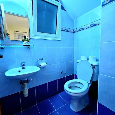 Spacious With Private Pool Willa