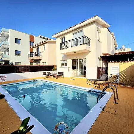 Spacious With Private Pool 别墅 *