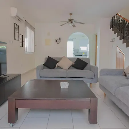 Spacious With Private Pool * Paphos