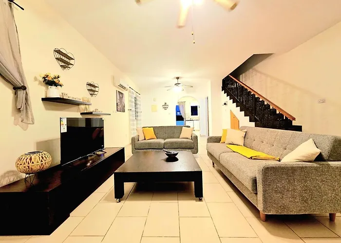 Spacious With Private Pool *