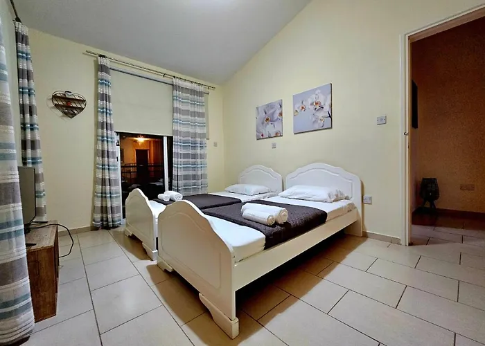 Spacious With Private Pool Paphos