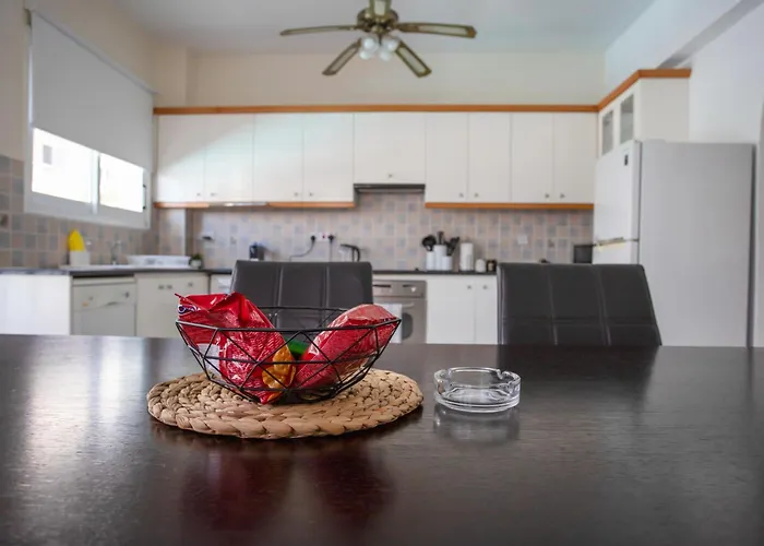 Vila Spacious With Private Pool Paphos