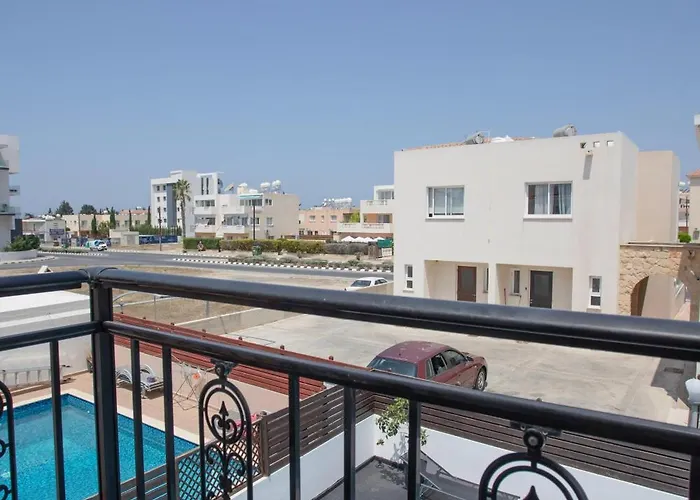 Vila Spacious With Private Pool