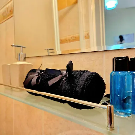 Spacious With Private Pool Πάφος