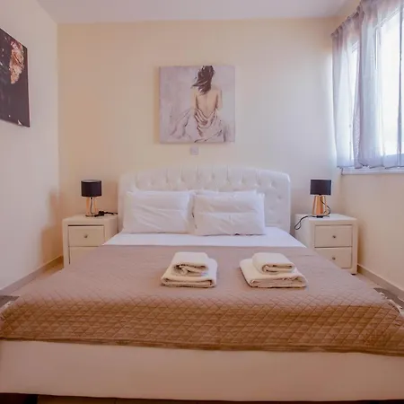 Spacious With Private Pool Βίλα *