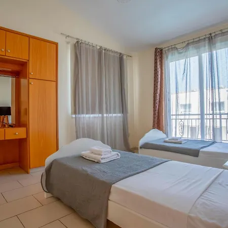 Spacious With Private Pool *