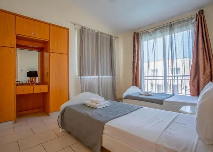 Spacious With Private Pool *