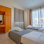 Spacious With Private Pool *