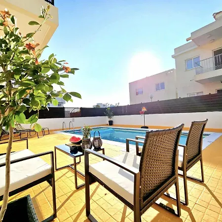 Spacious With Private Pool Пафос